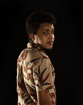 Gleidson C. Alves as Caê