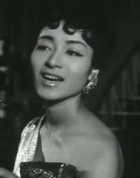 Michiko Sakyō as Mrs. Ryû(劉夫人)