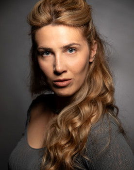 Srna Đenadić as Sekretarica