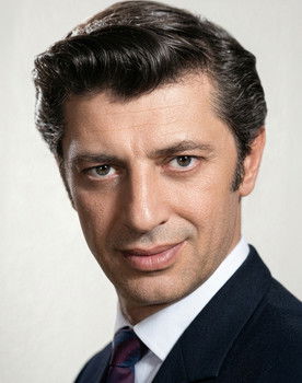 Vala Önengüt as İrfan Atasoy (voice)