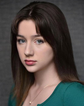 Isabelle Morgan as Zoe