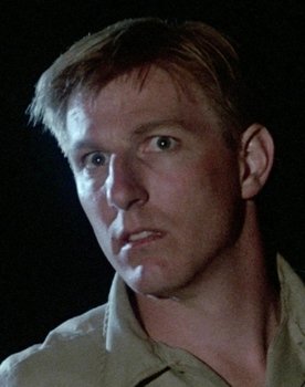 Jeff Wright as Store Manager