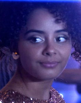 Fleur Lafosse as Mia