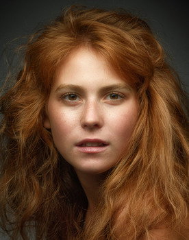 Joana Barradas as Petra