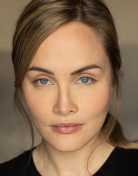 Yris Jacqmin as Léa