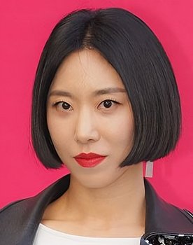 Lia Kim as Crew Master (1MILLION)