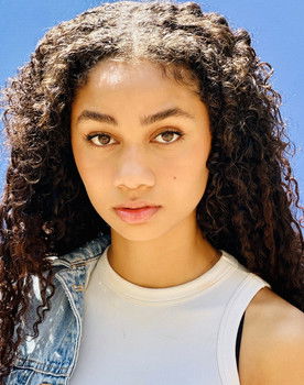 Izabela Rose as Nory Boxwood Horace