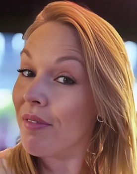 Sarah Ritchie as Michelle