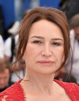 Demet Akbağ as Xate Veysel