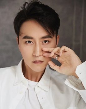 Ivan Zhu as Han Zhong