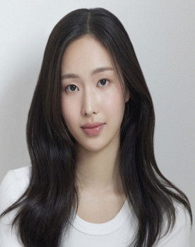Hwang Hye-jin as Sculpture Student