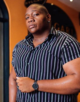 Brandon Blackman as Carter Stone