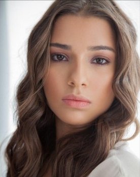 Ranna Bittencourt as Hayat