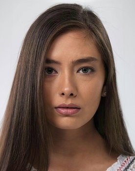 Neslihan Atagül as Dilara / Handan