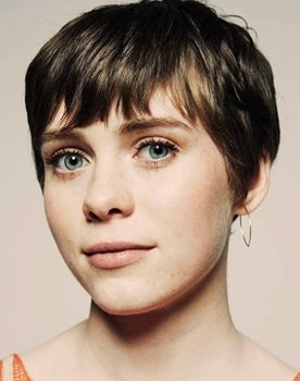 Sophia Lillis as Sydney Novak
