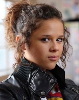 Darcy Isa as Leah Grew