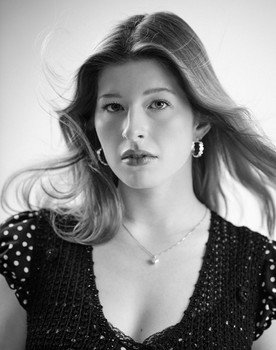 Mary Kate Abner as Savannah