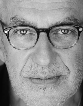 Lars Väringer as Gustav