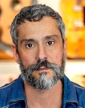 Alexandre Nero as Miguel