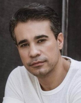 Bruno de Mello as Antônio