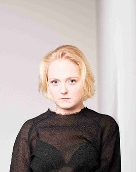 Esther Ymkje van Steenis as Marleen