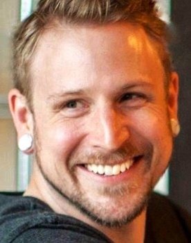 Aaron Wiese as George Mendelsson
