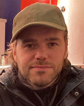 Louis Thomas as Trompette, Flute, Guitare