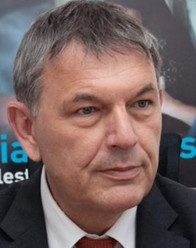 Philippe Lazzarini as Commissaire général de l'UNRWA