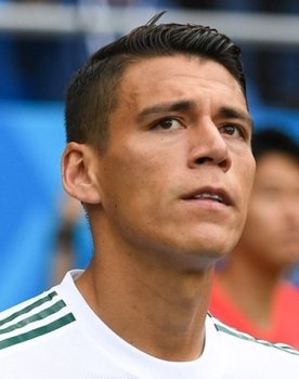 Héctor Moreno as Travel Agent