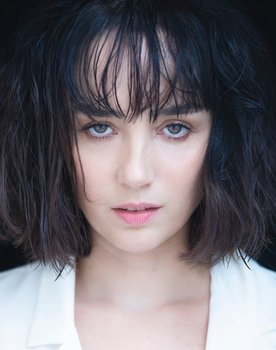Simone Spoladore as Clarice