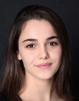 Hafsanur Sancaktutan as Av. Yağmur Kara