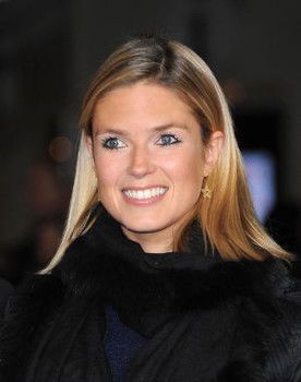 Isabella Calthorpe as Sarah Tyler