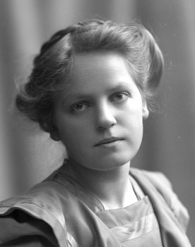 Greta Almroth as Annikki