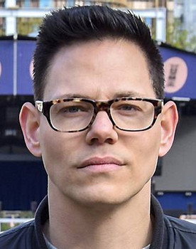 Paw Lagermann as Him self