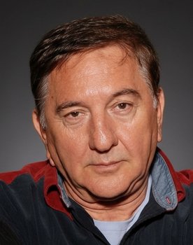 Ali Poyrazoğlu as Dr. Nazım