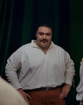 Moreno Vallo as Umberto