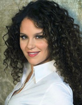 Giulia Luzi as Jolanda "Jole" Bellavista