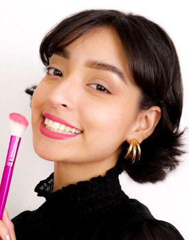 Abril Castro as Gema