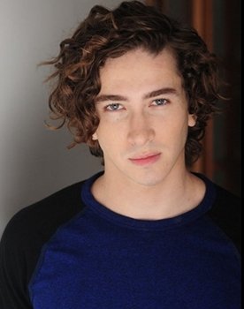 Dylan Arnold as Johnny