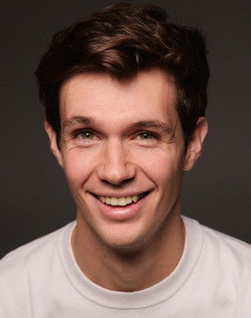 Diego Garisa as Mario