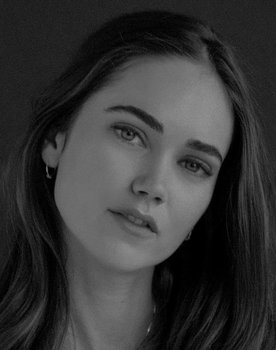 Maeve Whalen as Molly