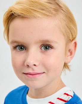 Фёдор Самков as boy at a children's party