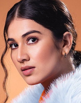 Pari Pandher as Roop