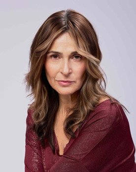 Victoria Enguidanos as María