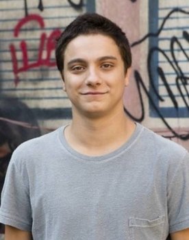 Cadu Libonati as Raul Pacheco "Merlin"