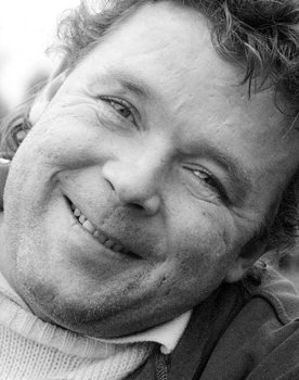 Leo Raivio as Kaustinen