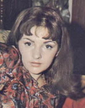 Maria Lease as Girl with Purse