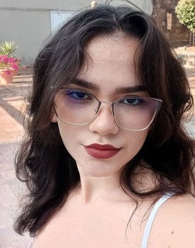 Sofia Amorim as Menina