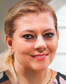 Cátia Goarmon as Self - Host