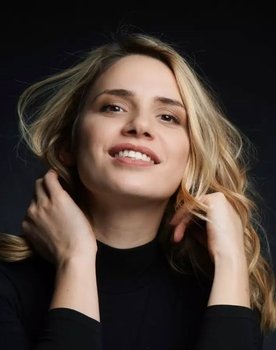 Danica Grubački as Ana